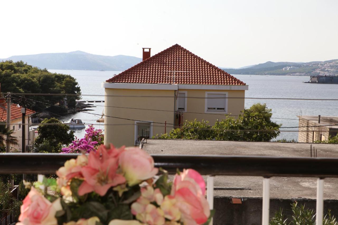Apartments By The Sea Trogir - 15011 Exterior photo
